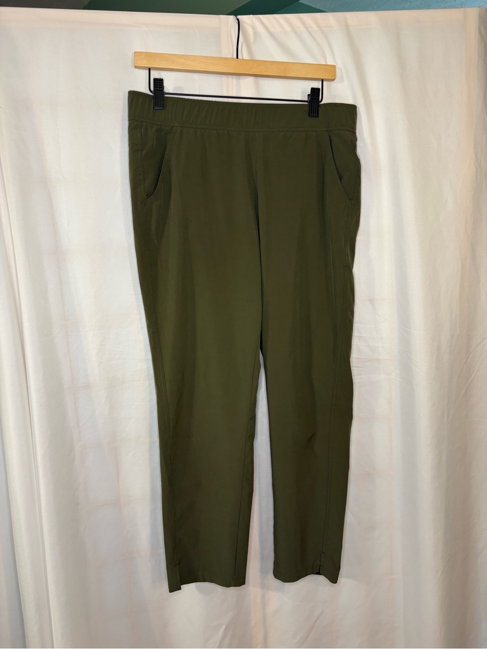Eddie Bauer Olive Green Cropped Pants